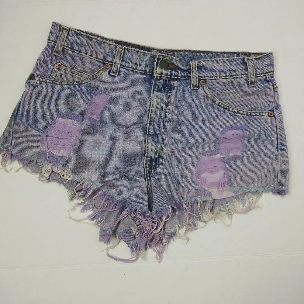 Vintage Levis 550 distressed jean shorts with raw